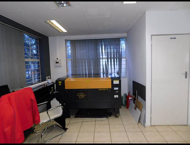 161M² OFFICE FOR SALE IN FERNDALE